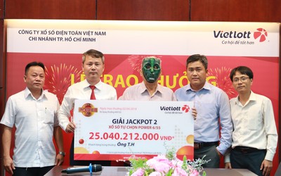 Cụ ông 84 tuổi bất ngờ thành tỷ phú nhờ trúng độc đắc Vietlott