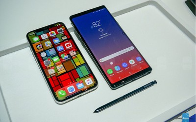 Giá cả ngàn đô, chọn iPhone X hay Galaxy Note 9, Xperia XZ2 Premium?