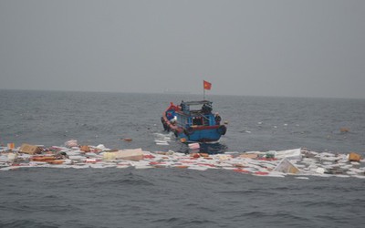 Chìm tàu chở hàng trên vùng biển Lý Sơn