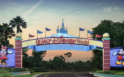 Người đàn ông bị bắt khi cắm trại tại Walt Disney World Discovery vì tưởng là “thiên đường nhiệt đới”