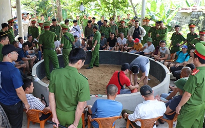 Phá sới gà trá hình trong quán cafe, thu giữ hơn 200 triệu đồng