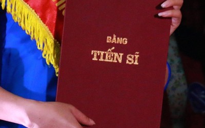 Ngăn “tiến sĩ giấy” khi... “hạ chuẩn”?