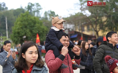 Người dân Đồng Đăng bất ngờ khi thấy ga tàu được trang hoàng, thắt chặt an ninh