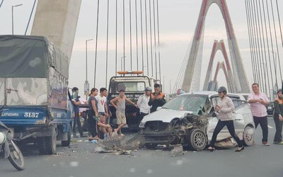 Cầu Nhật Tân ùn tắc hơn 3km do xe Kia Morning tông vào đuôi xe tải đậu giữa đường