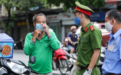 Hà Nội tuyên truyền, nhắc nhở người dân nghiêm túc đeo khẩu trang