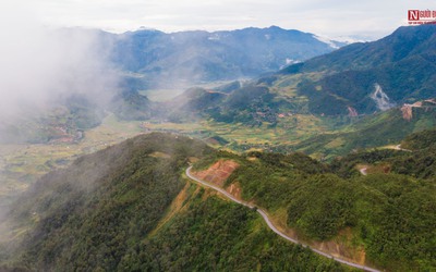 Ngắm đèo Khau Phạ mờ ảo trong mây