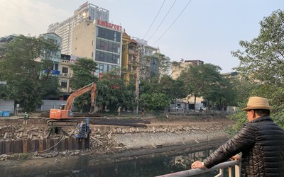 Toàn cảnh công trường xây dựng cống bao thu gom nước thải ra sông Tô Lịch