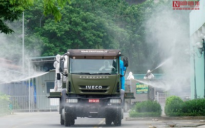 Toàn cảnh phun khử khuẩn bệnh viện K cơ sở Tân Triều