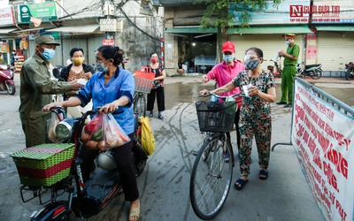 Hà Nội: Người dân đi chợ theo tem phiếu chẵn, lẻ