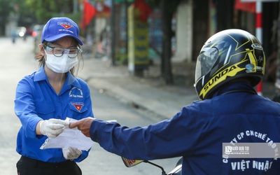 Áo xanh tình nguyện kể chuyện chống dịch