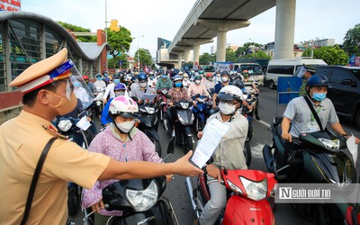 Hà Nội tiếp tục sử dụng giấy đi đường cũ