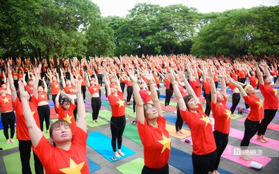 Hà Nội: Hơn 1.000 người ở nhiều lứa tuổi tham gia đồng diễn Yoga