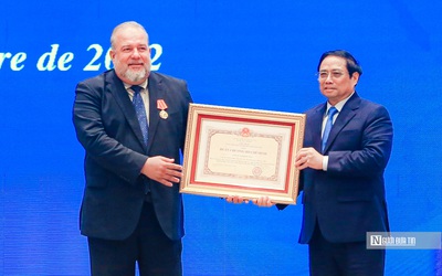 Trao tặng Huân chương Hồ Chí Minh cho Thủ tướng nước Cộng hòa Cuba
