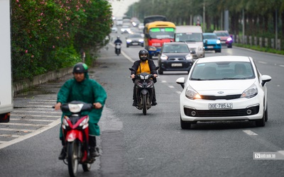 Hà Nội: Xử phạt hàng loạt tài xế liều mình đi vào làn cao tốc