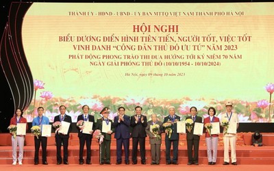 Đại úy công an giúp đỡ Việt Kiều tìm mẹ sau 28 năm được vinh danh "người tốt, việc tốt"