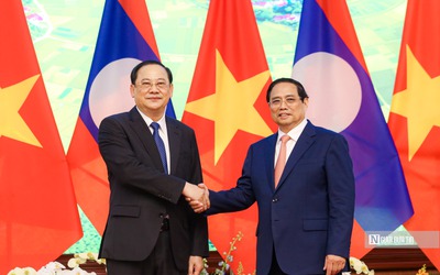Thủ tướng Phạm Minh Chính làm việc với Thủ tướng Lào Sonexay Siphandon