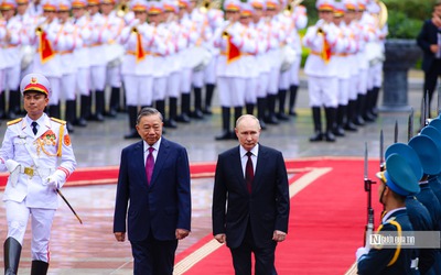 21 loạt đại bác vang lên trong lễ đón cấp Nhà nước Tổng thống Putin