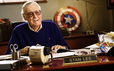 Stan Lee – Cha đẻ Marvel lụi tàn đắng cay trên đỉnh vinh quang: Con gái bạo hành, trợ lý giam cầm rút máu để làm mực in tem