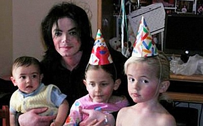 Hé lộ thông tin ít biết về 3 người con của "ông hoàng nhạc Pop" Michael Jackson