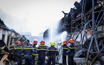 Yêu cầu báo cáo Thủ tướng Chính phủ nguyên nhân cháy kho hoá chất tại Hà Nội trước ngày 10/7