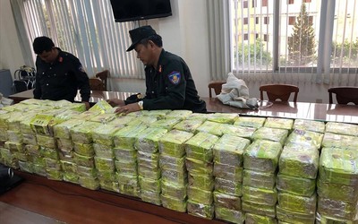 Bắt giữ đôi nam nữ nhận "ship" 32 bánh heroin để lấy 50 triệu đồng