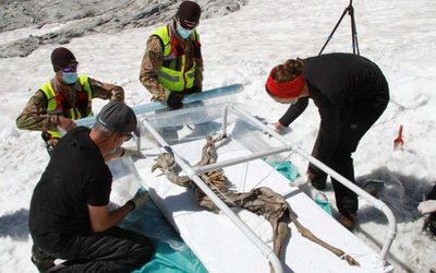 Chú sơn dương xấu sổ sẩy chân xuống hồ hóa xác ướp 400 năm