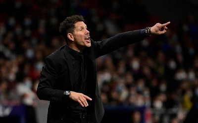 Atletico Madrid hòa MU: Đây rồi! Thứ bóng đá đáng sợ của Simeone