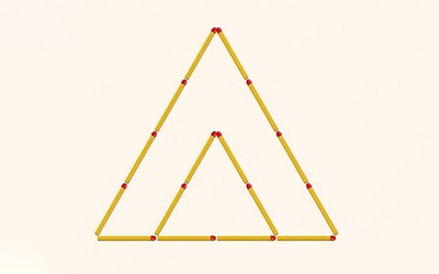 Câu đố toán học di chuyển 2 que diêm để tạo thành 3 hình tam giác