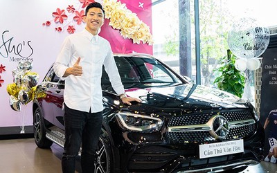 Sau Quang Hải, đến lượt Đoàn Văn Hậu tậu xe sang Mercedes Benz GLC 300