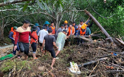 Tìm thấy thi thể 3 cha con bị lũ cuốn