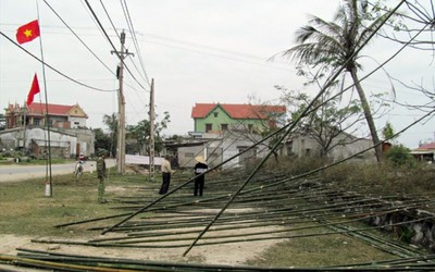 Thương tâm 3 thanh niên đi dựng cây nêu Tết thuê bị điện giật thương vong