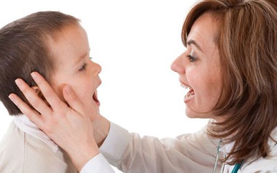 5 mẹo nhỏ giúp trẻ hay nói lắp cũng có thể nói dõng dạc trong thời gian ngắn