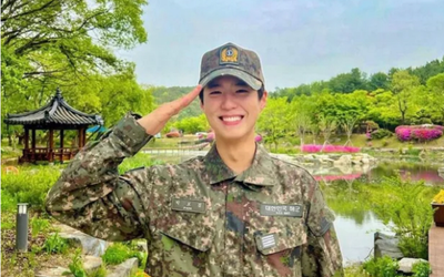 "Mỹ nam" Hàn Quốc Park Bo Gum xuất ngũ, nhan sắc khiến fan mê mẩn