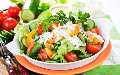 Cách làm salad để ăn ngon miệng mà không lo tăng cân