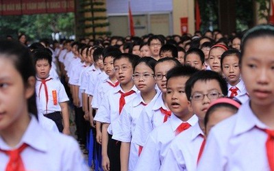 Phụ huynh “méo mặt” vì tiền đồng phục năm học mới