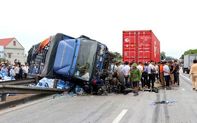 Tài xế xe tải lật nghiêng khiến 5 người chết trên Quốc lộ 5: Không say rượu, chờ kết quả kiểm tra ma túy