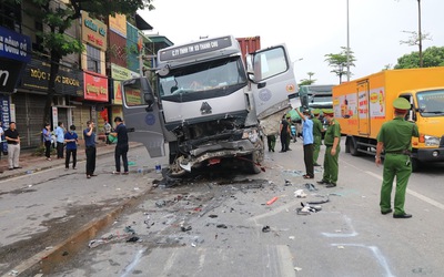 Tai nạn kinh hoàng tại QL5: Container đè nát ô tô con có còn hạn đăng kiểm?