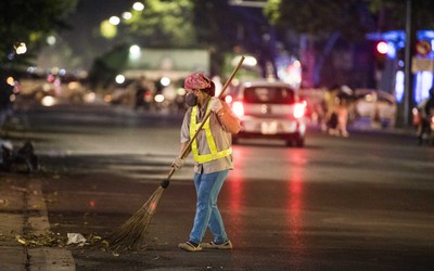 Chàng trai thiện nguyện và hành động “chôm“ đồ tặng chị lao công