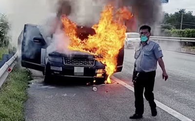 Xe Range Rover bốc cháy trên cao tốc Tp.HCM - Dầu Giây