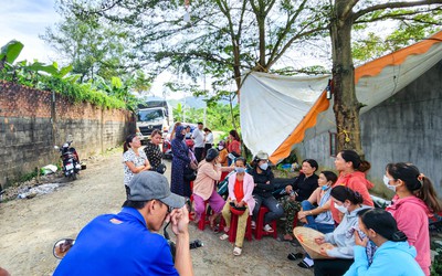 Lâm Đồng: Người dân dựng lều phản đối chủ trại heo gây ô nhiễm