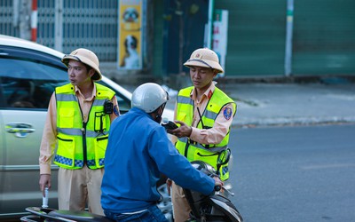 Lâm Đồng: Lực lượng CSGT xuyên Tết kiểm tra nồng độ cồn