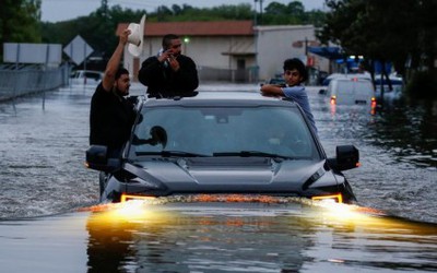 Hình ảnh siêu bão Harvey càn quét Mỹ và cơn ác mộng ở Houston