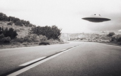 Mỹ xác nhận nghiên cứu UFO, bí ẩn về Vùng 51 dần hé mở?