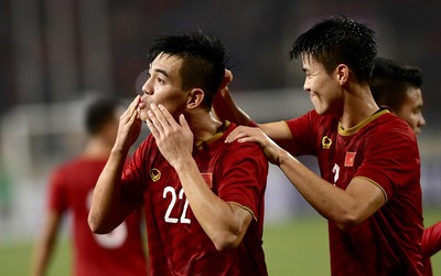 Trực tiếp bóng đá vòng loại WC 2022 Việt Nam vs UAE: Tiến Linh tung cú sút "quỷ khốc thần sầu" xé toạc lưới UAE