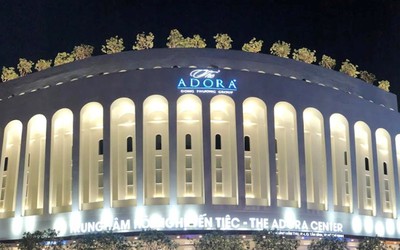 Gia đình chủ tiệc cưới ở The Adora có khách bị ngộ độc: "Họ đưa 500.000 đồng như ban phát cho chúng tôi"
