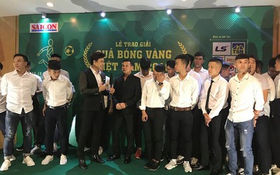 Chùm ảnh: Danh thủ tề tựu trước giờ khai mạc Gala Quả bóng vàng Việt Nam 2018