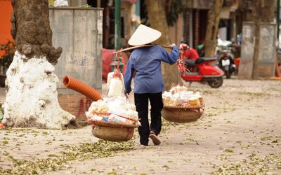 Hà Nội có một tháng Tư xao xuyến lá vàng rơi