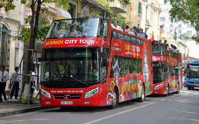 Hà Nội: Du khách thích thú trải nghiệm tuyến xe bus 2 tầng