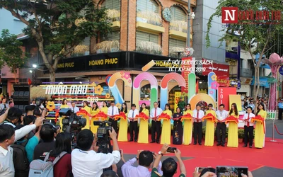 TP.HCM: Đồng loạt khai mạc lễ hội sách và đường hoa Tết Kỷ Hợi 2019