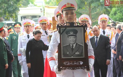 Thương tiếc tiễn đưa nguyên Chủ tịch nước Lê Đức Anh về nơi an nghỉ cuối cùng